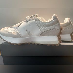 New Balance 327 Women’s Size 8